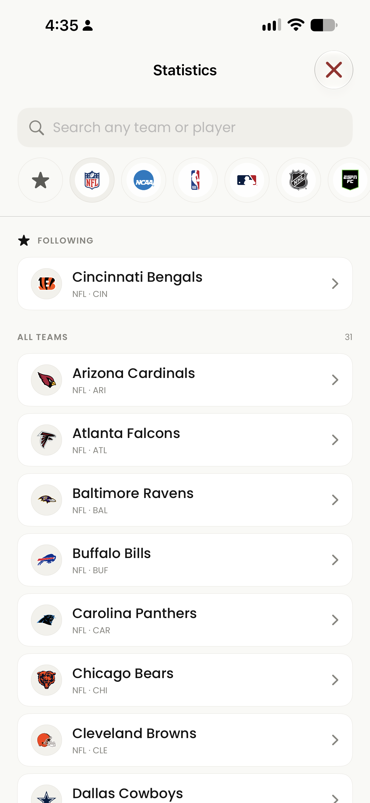 Statistics directory with a team or player search, league selectors, a followed team and NFL team list.